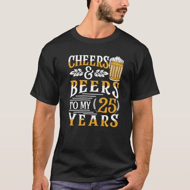 Camiseta Saludos Y Cervezas A Mis 25 Años 25 Cumpleaños 1 (Anverso)