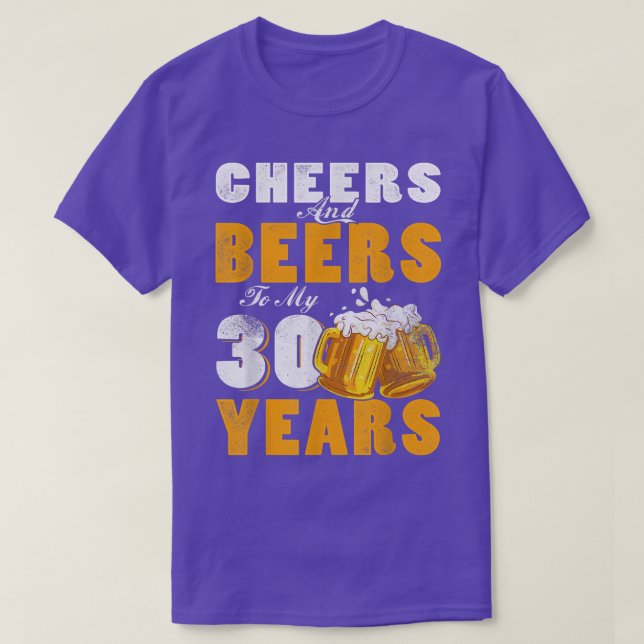 Camiseta Saludos Y Cervezas A Mis 30 Años  (Diseño del anverso)