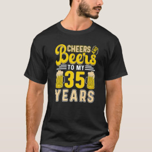 Camiseta Saludos Y Cervezas A Mis 35 Años 35. Cumpleaños