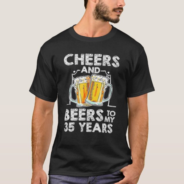 Camiseta Saludos Y Cervezas A Mis 35 Años De Cumpleaños 35 (Anverso)