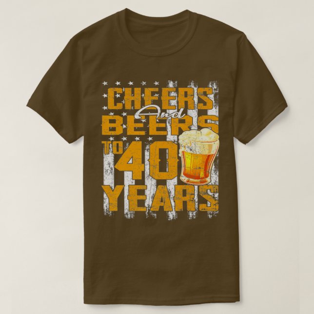 Camiseta Saludos Y Cervezas A Mis 40 Años De 40 Años (Diseño del anverso)