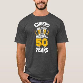 Camiseta Saludos y cervezas a mis 50 años 50 cumpleaños