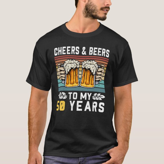 Camiseta Saludos Y Cervezas A Mis 50 Años 50 Cumpleaños 1 (Anverso)