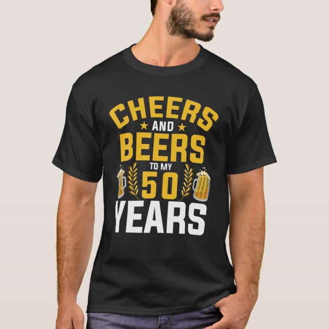Camiseta Saludos Y Cervezas A Mis 50 Años - 50 Cumpleaños P (Anverso)
