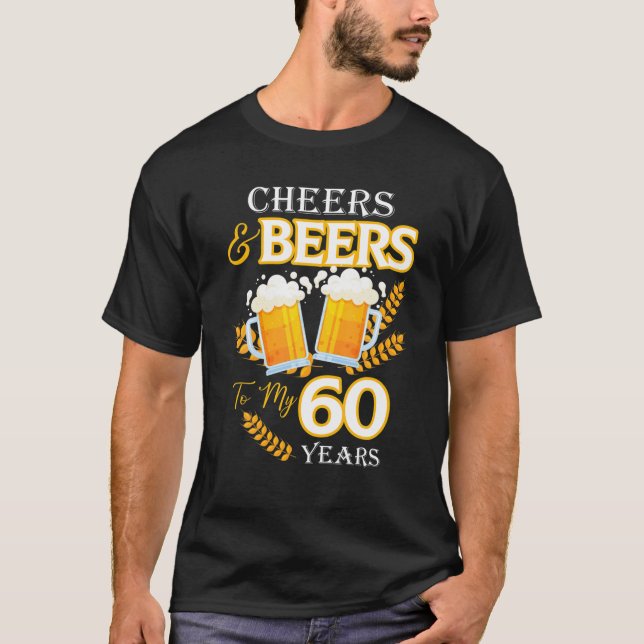 Camiseta Saludos Y Cervezas A Mis 60 Años (Anverso)