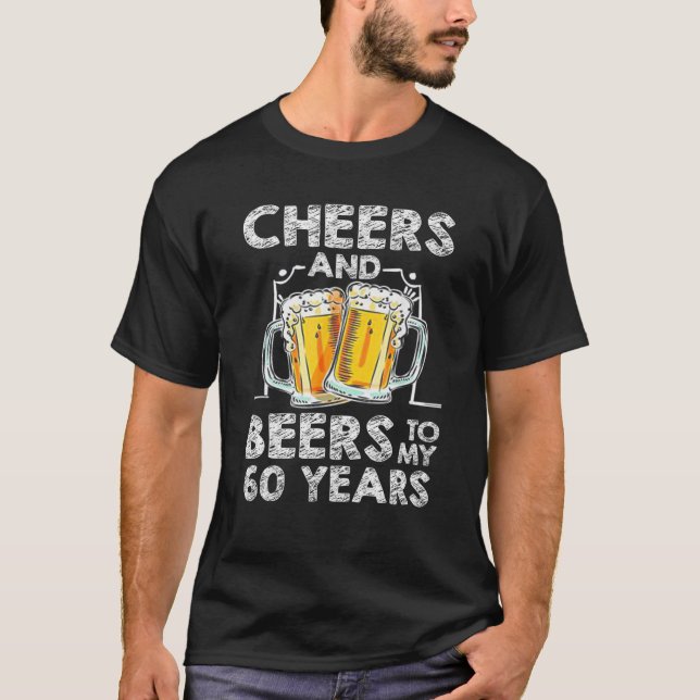 Camiseta Saludos Y Cervezas A Mis 60 Años (Anverso)