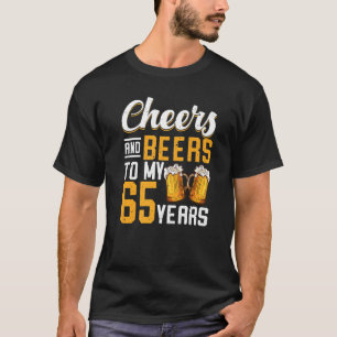 Camiseta Saludos Y Cervezas A Mis 65 Años
