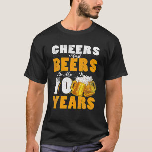 Camiseta Saludos Y Cervezas A Mis 70 Años Cumpleaños