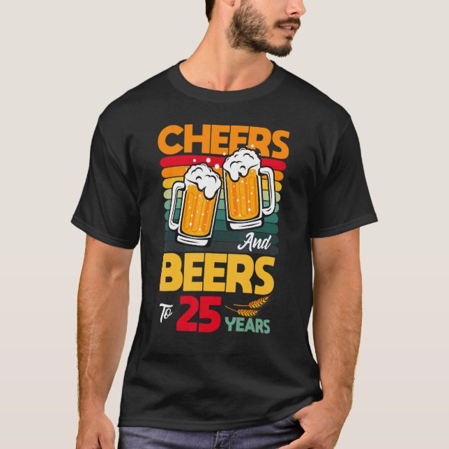 Camiseta Saludos y cervezas antiguas a mi bebé 25 años (Anverso)