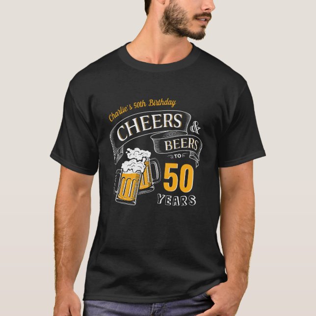 Camiseta Saludos Y Cervezas De Oro Negro Cualquier Cumpleañ (Anverso)