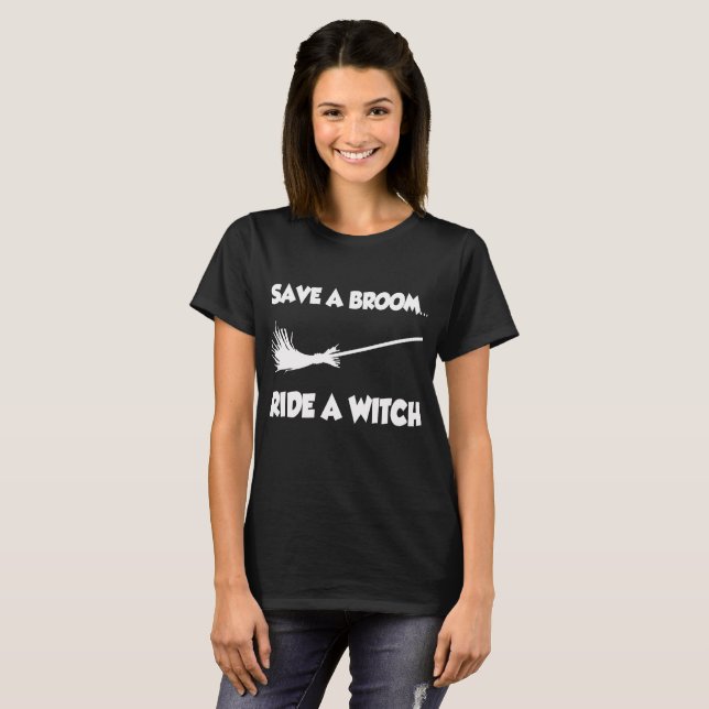 Camiseta salva a una escoba montada en bruja (Anverso completo)
