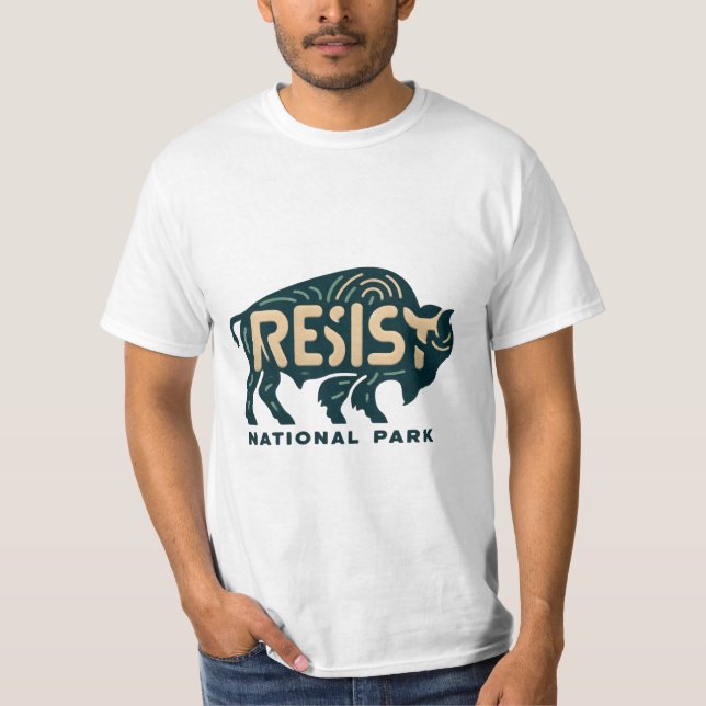 Camiseta Salva Nuestros Parques – Bisonte Audaz Resiste Grá (Anverso)