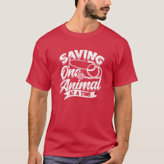 Camiseta Salvar un animal a la vez Veterinario