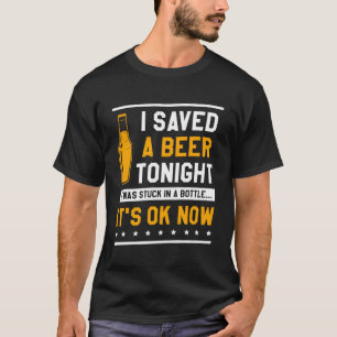 Camiseta Salvé Una Cerveza Esta Noche Estaba Atrapada En Un