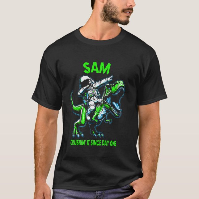 Camiseta Sam Crushin' It Since Day One Astronaut Dinosaur C (Anverso)