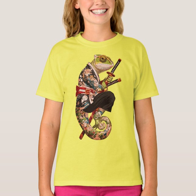 Camiseta Samurái Camaleón - Guerrero Tatuado con Katana (Anverso)