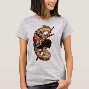 Camiseta Samurái Camaleón: Guerrero Tatuado con Katana