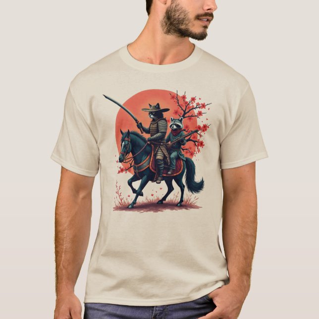 Camiseta Samurái Vaquero Gato y Mapache montando a caballo  (Anverso)