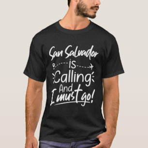 Camiseta San Salvador Está Llamando Y Debo Ir Gracioso El S