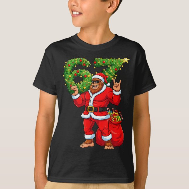 Camiseta Santa Bigfoot 67 Meme Six Seven 6 7 Funny Bigfoot  (Anverso)
