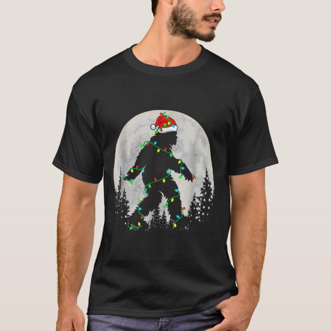 Camiseta Santa Bigfoot Christmas Tree Xmas Lights Funny Sas (Anverso)