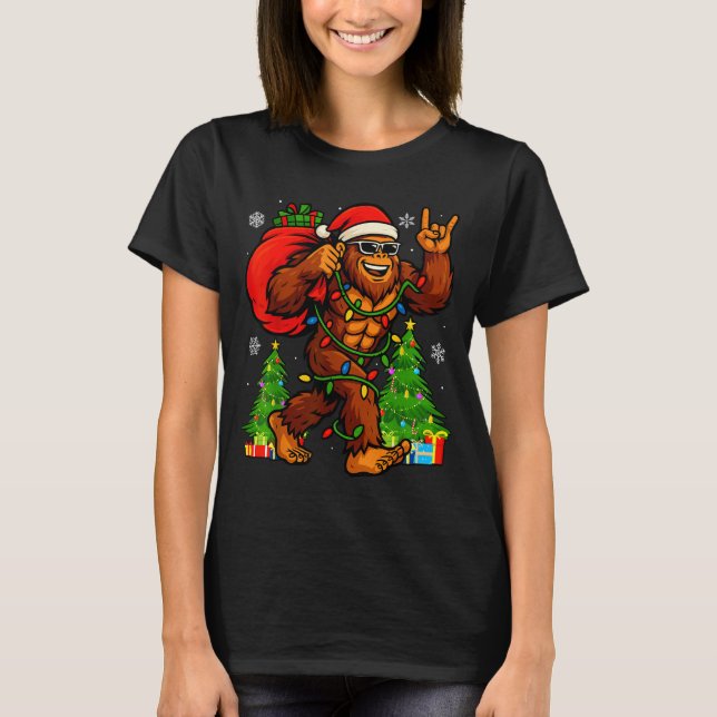 Camiseta Santa Bigfoot Christmas Tree Xmas Lights Funny Sas (Anverso)