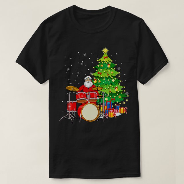 Camiseta Santa Claus toca tambores cerca del árbol de Navid (Diseño del anverso)