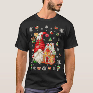 Camiseta Santa Gnomie With Gingerbread House  Family Christ