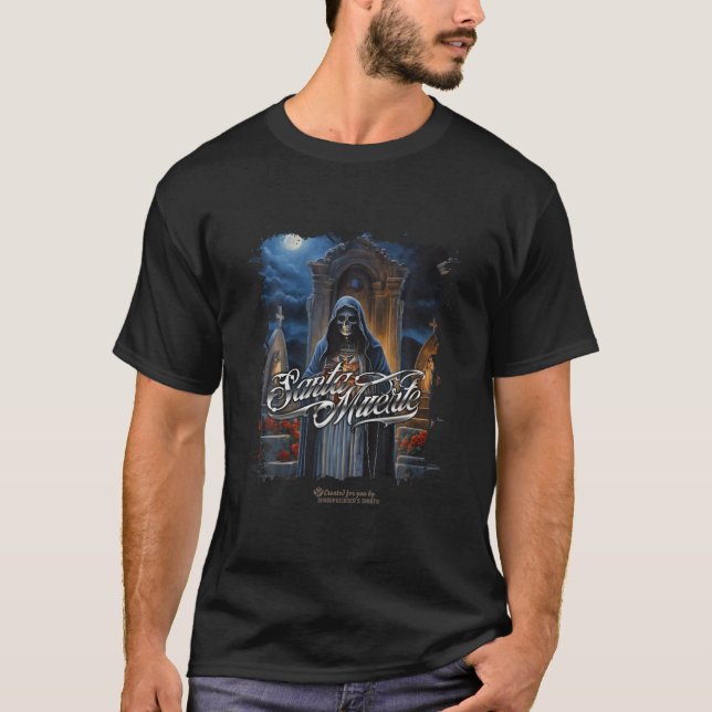 Camiseta Santa Muerte de pie en un cementerio de la Luna Ll (Anverso)