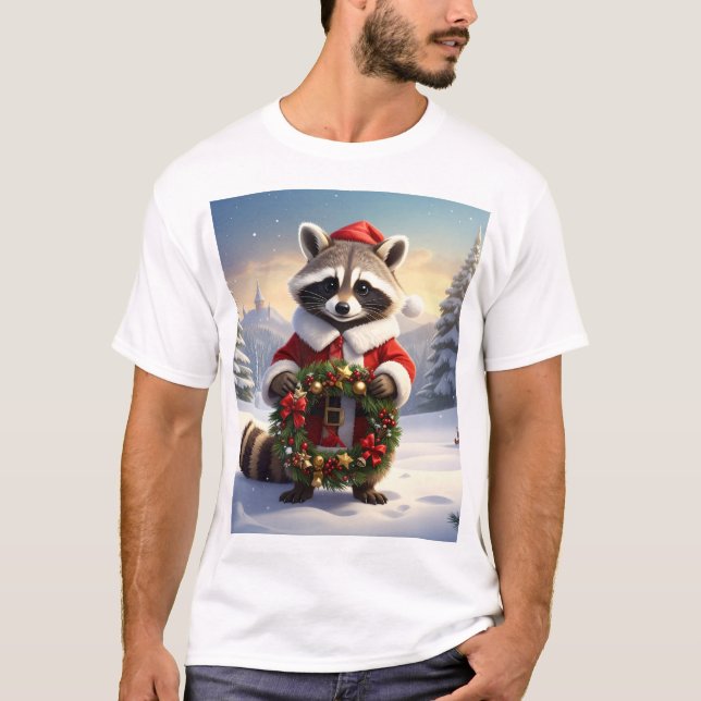 Camiseta Santa Raccoon – Winter Wreath in a Magical Forest (Anverso)