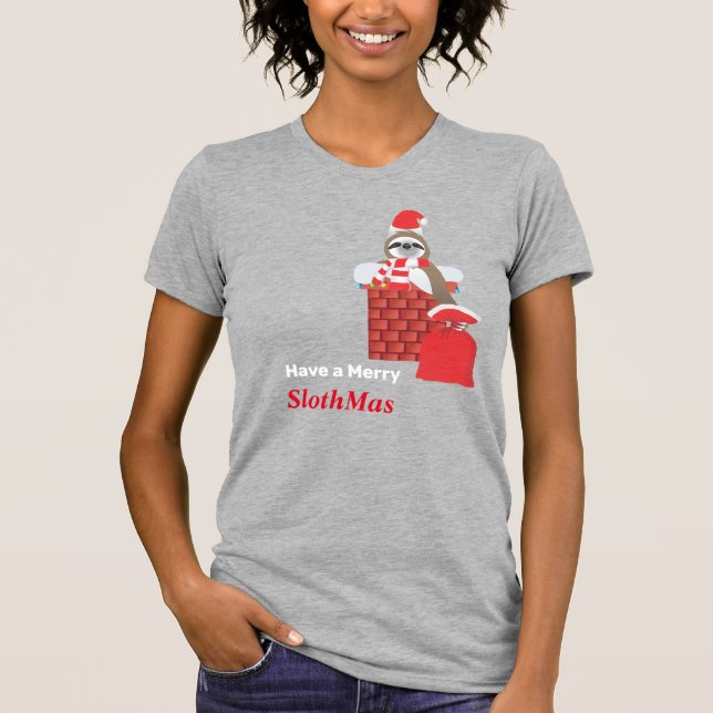 Camiseta Santa Sloth bajando la chimenea con regalos (Anverso)