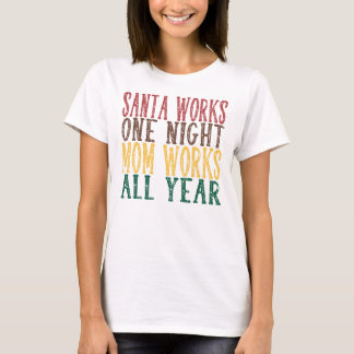 Camiseta Santa Works One Night Mom Works All Year