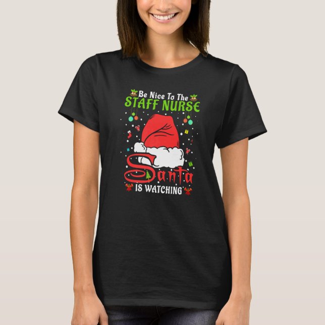 Camiseta Santa Xmas Pajamas Be Nice To The Staff Nurse Chri (Anverso)