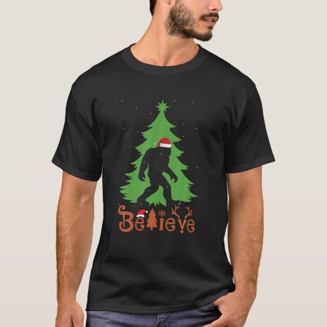Camiseta Santaquatch Believe Bigfoot Christmas Santa Hat Xm (Anverso)