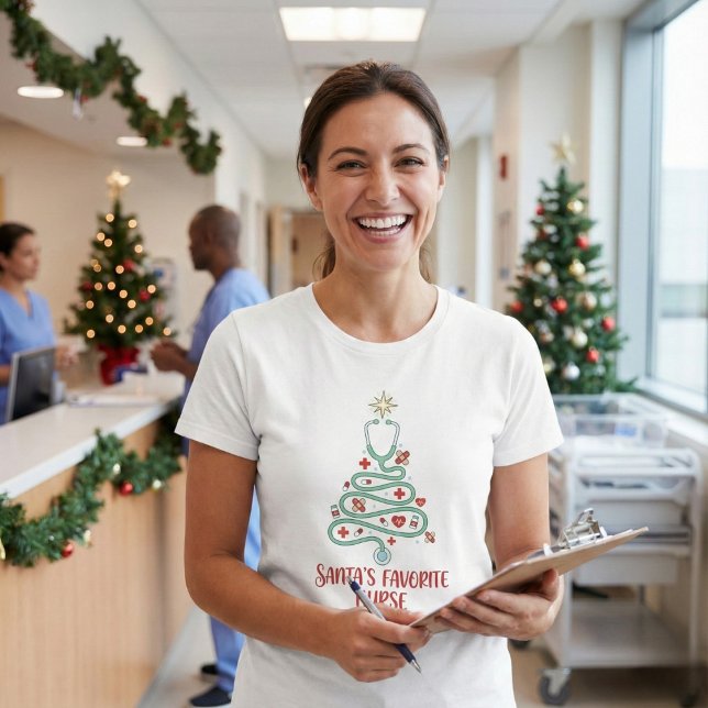 Camiseta Santa's Favorite Nurse Cute Stethoscope Tree (Subido por el creador)