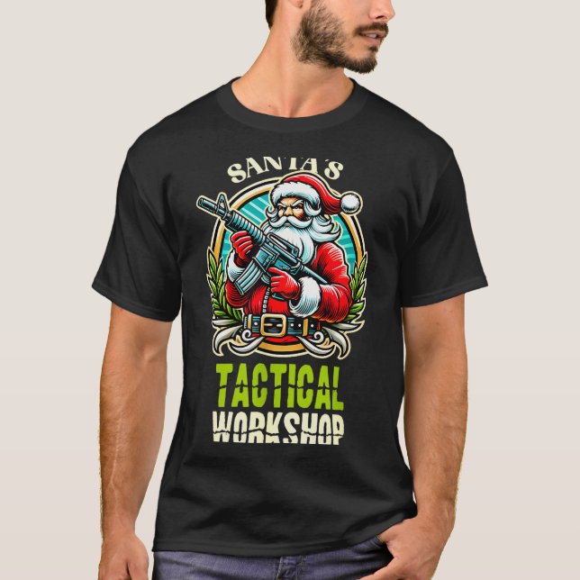 Camiseta Santa's Tactical Workshop Santa Has Guns And Chris (Anverso)