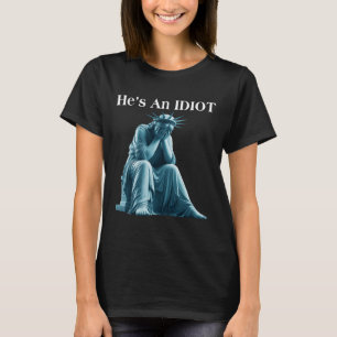 Camiseta Sarcástico Anti-Trump Es Una Estatua Idiota De Lib