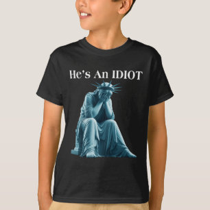 Camiseta Sarcástico Anti-Trump Es Una Estatua Idiota De Lib
