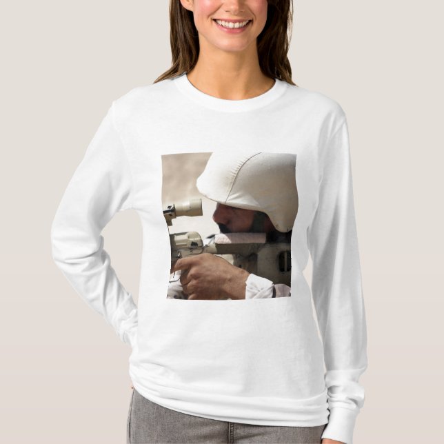 Camiseta Sargento del ejército iraquí mira a distancia (Anverso)