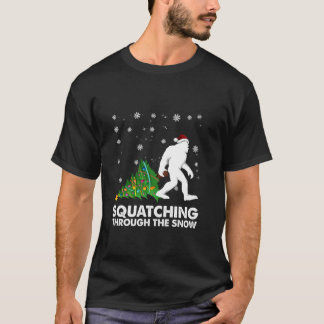 Camiseta Sasquatch Bigfoo Squatching Through the Snow Chris