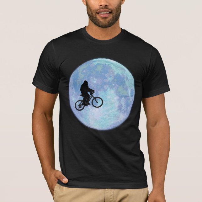 Camiseta Sasquatch/Bigfoot en la bici en cielo con la (Anverso)