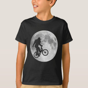 Camiseta Sasquatch Bigfoot en la bici en cielo con la