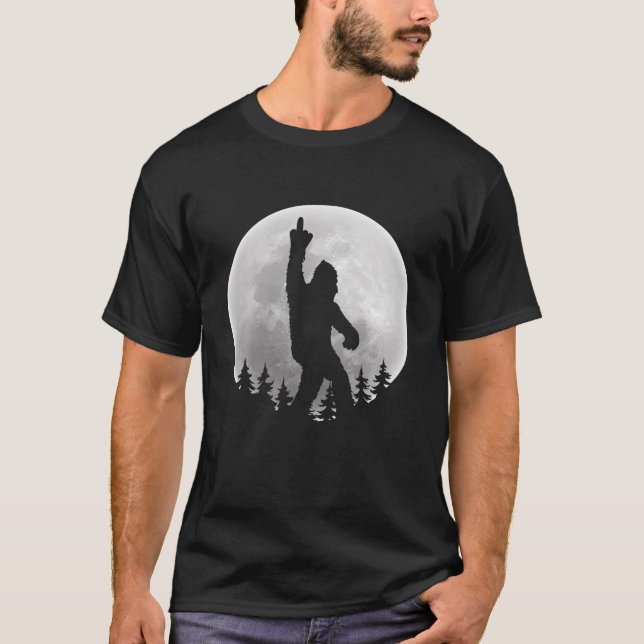 Camiseta Sasquatch de pie grande con dedo medio y luna llen (Anverso)
