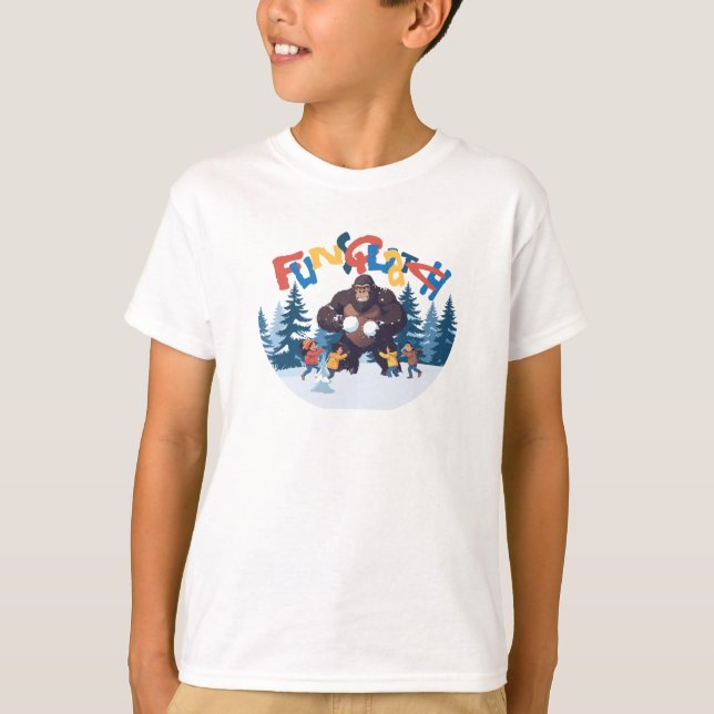Camiseta Sasquatch having a snow ball fight with kids (Anverso)