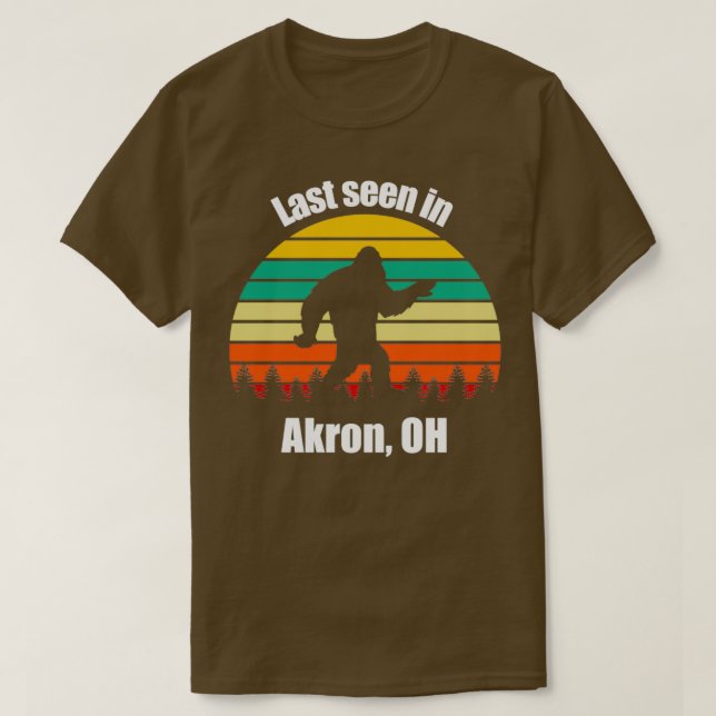 Camiseta Sasquatch Seti Visto Por Última Vez En Akron Ohio  (Diseño del anverso)