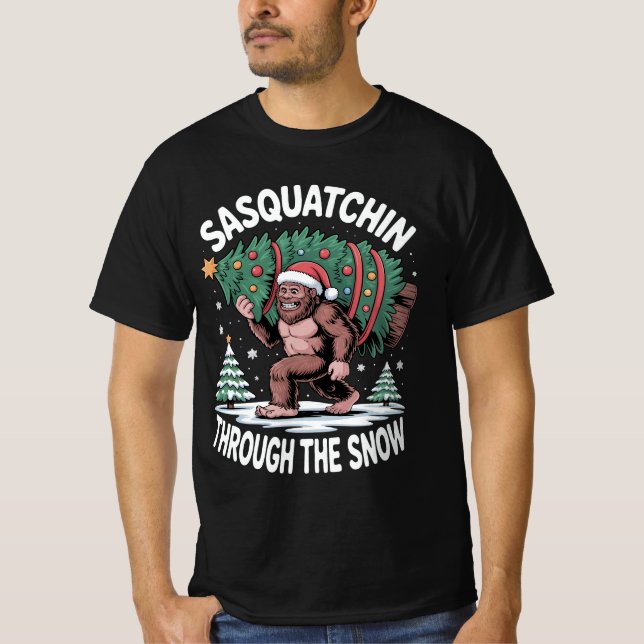 Camiseta Sasquatchin a Través de la Nieve (Anverso)