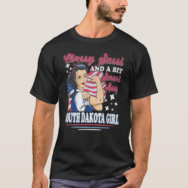 Camiseta Sassi Clásico Y Un Poco Inteligente Assi South Dak (Anverso)