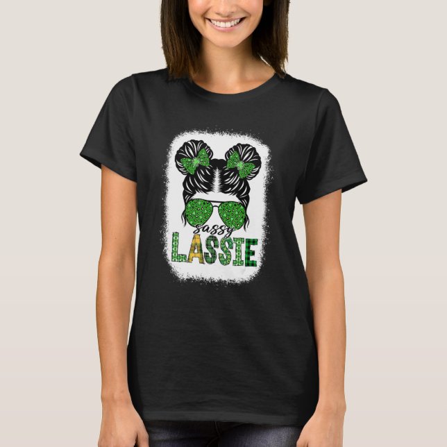 Camiseta Sassy Lassie Cute Messy Bun St Patricks Day Irish  (Anverso)