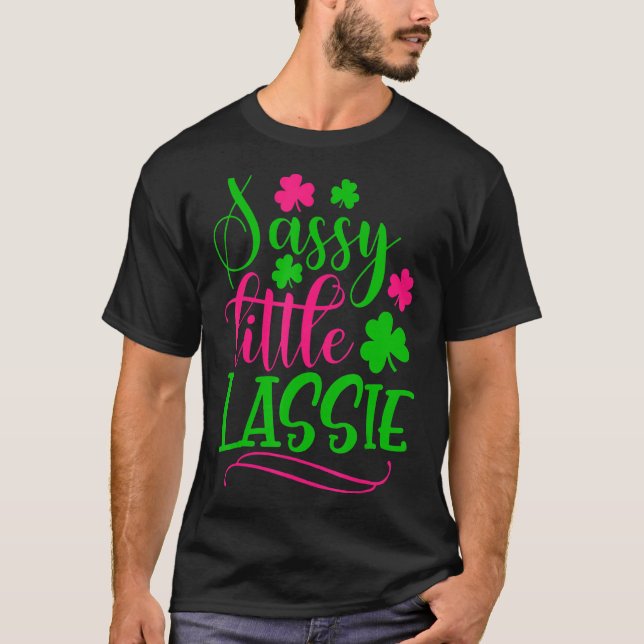 Camiseta Sassy Little Lassie Shamrock St Patricks Day (Anverso)