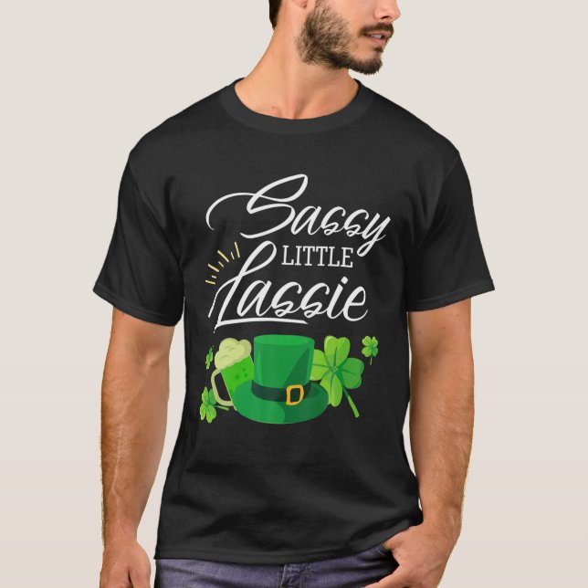 Camiseta Sassy Little Lassie St. Patrick's Day Funny (Anverso)